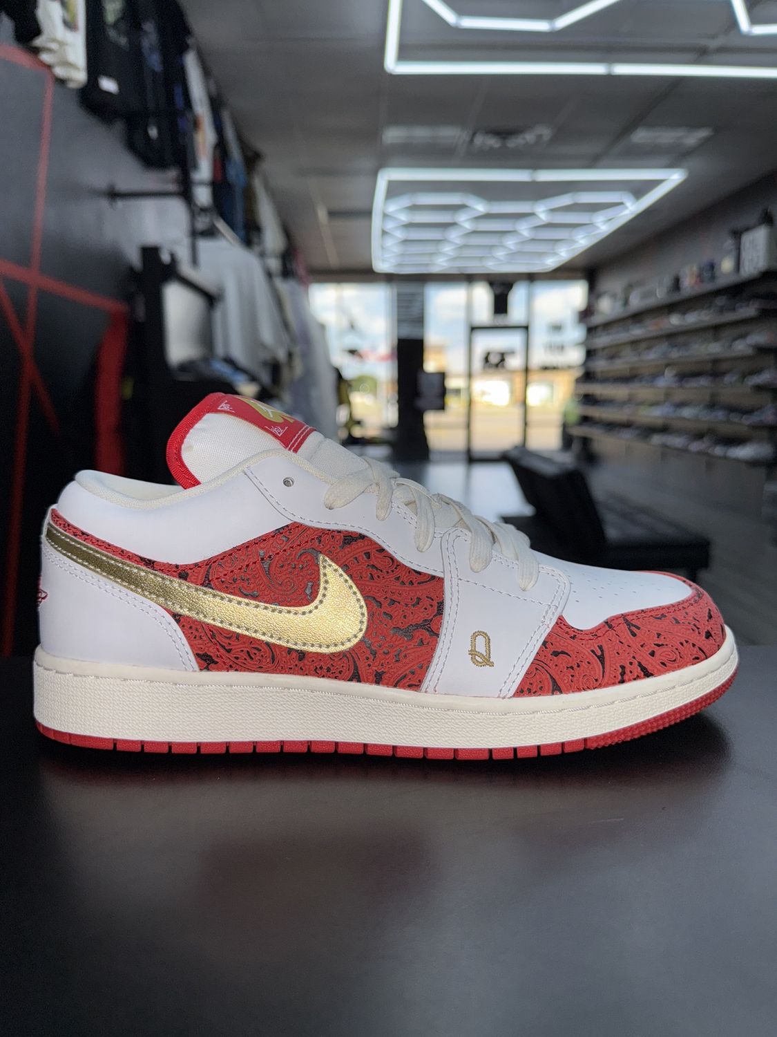 J1 LOW “SPADES”  (SZ 7Y)  NEW/ NO BOX