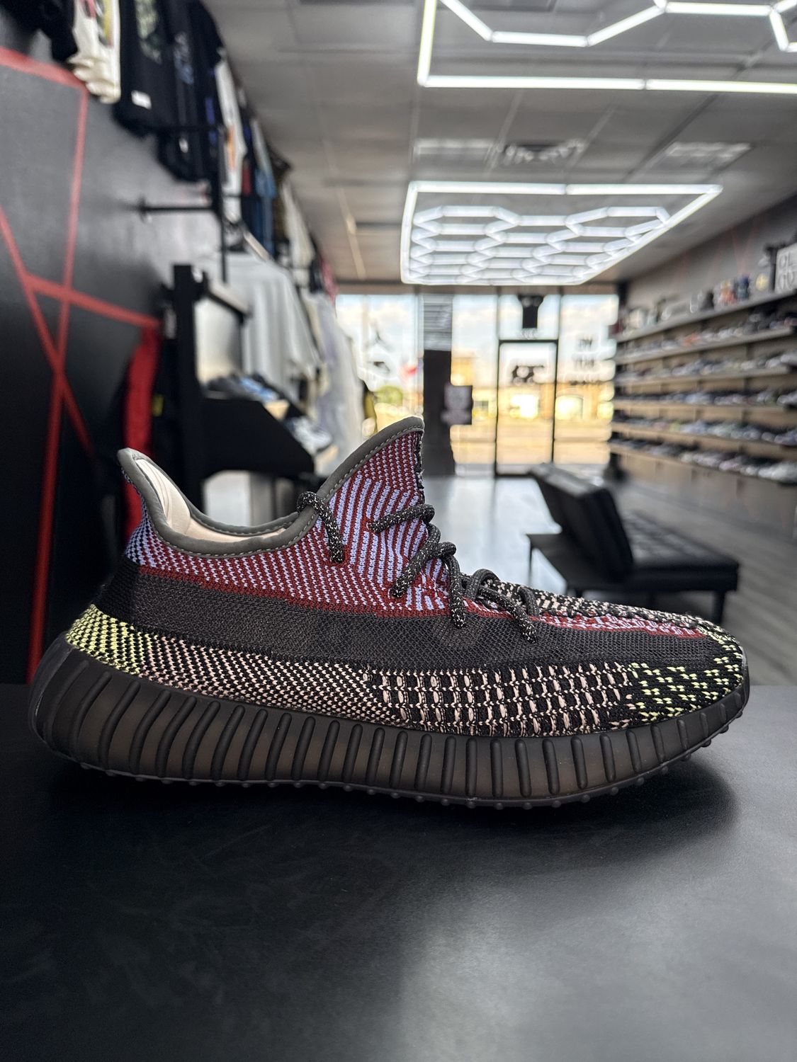 YZY 350 V2 “YECHEIL NR”  (SZ 10)  USED/ NO BOX