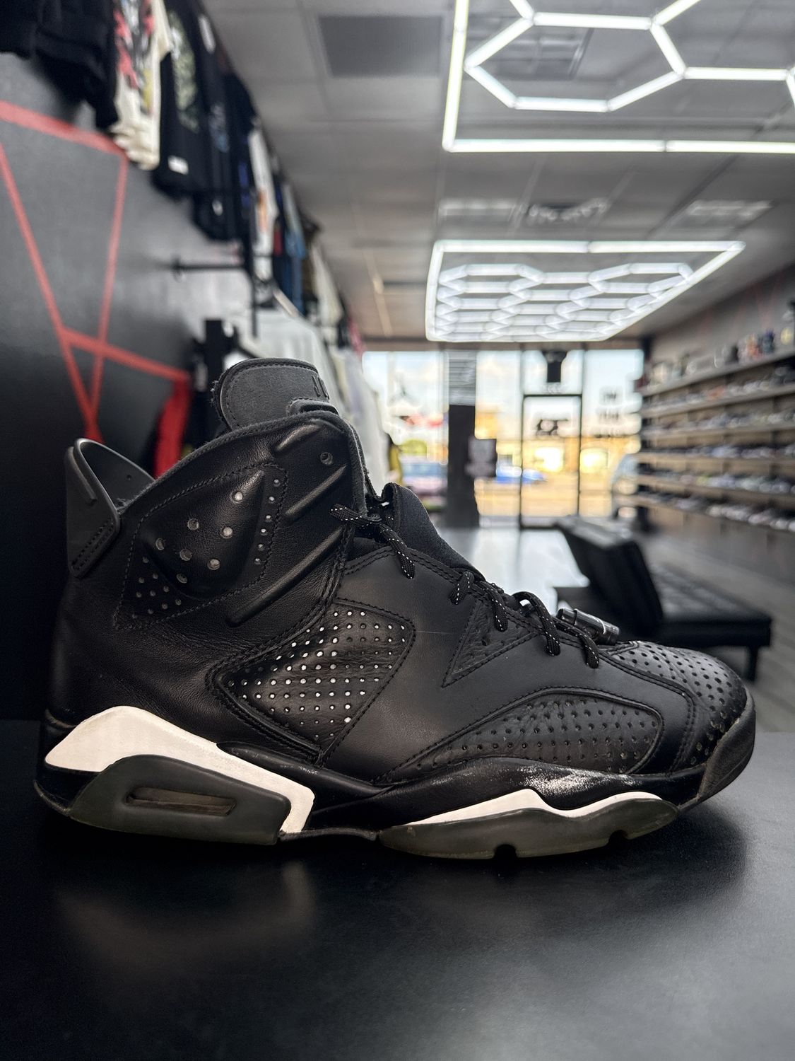 J6 “BLK CAT”  (SZ 9)  USED/NO BOX