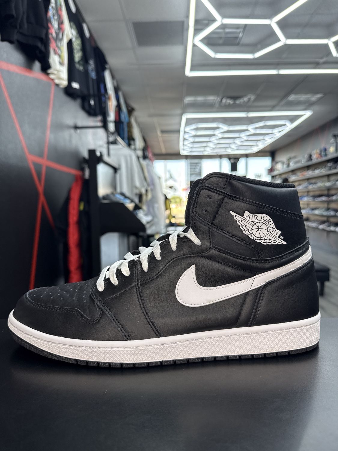 J1 “YIN YANG”  (SZ 14)  USED/NO BOX