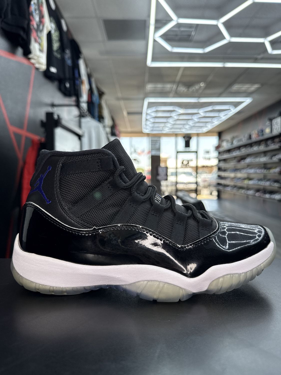 J11 “SPACE JAM”  (SZ 7)  USED/OG ALL