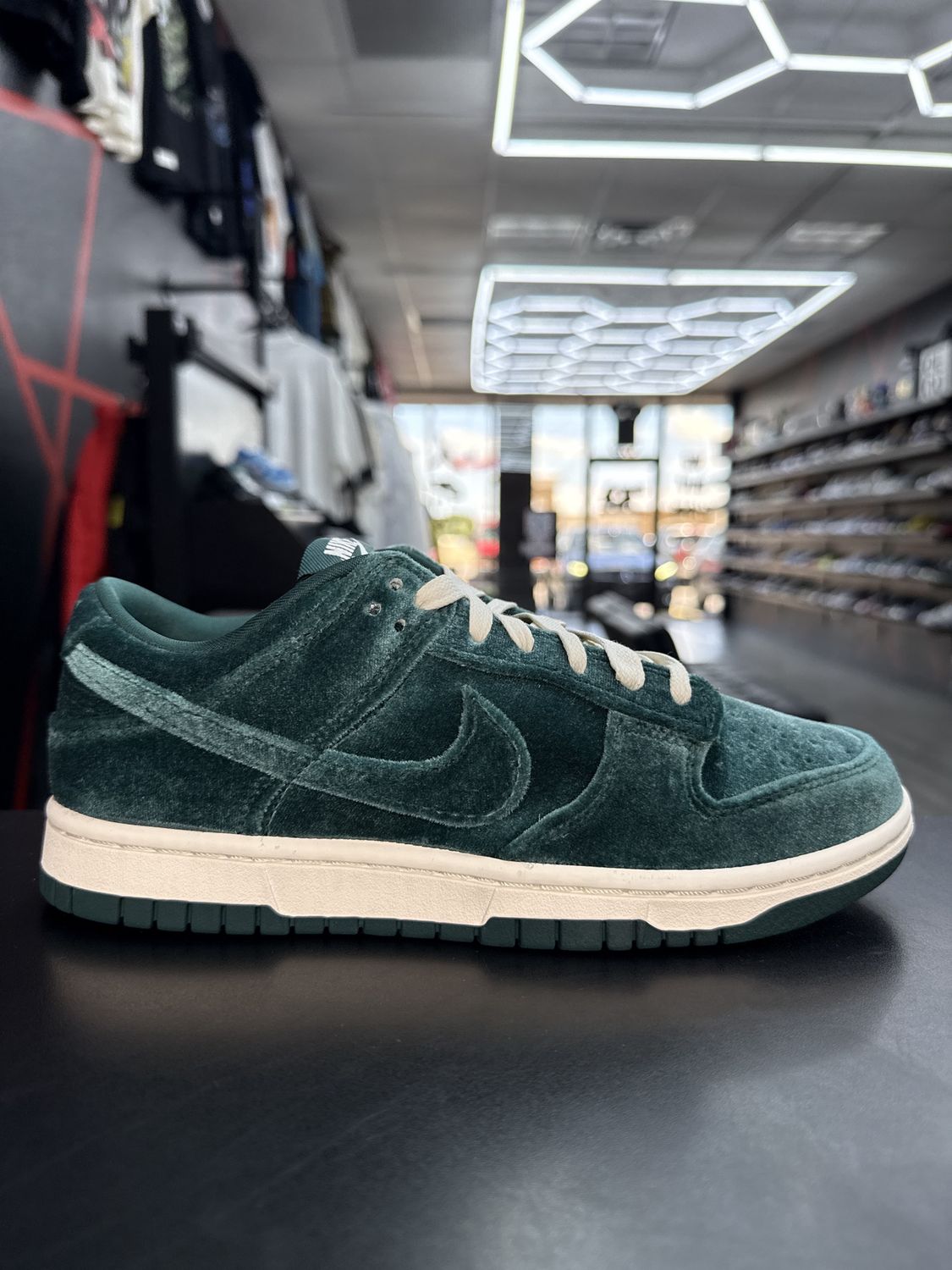 NIKE DUNK “VELVET TEAL”  (SZ 7w 5.5y)  USED/OG BOX