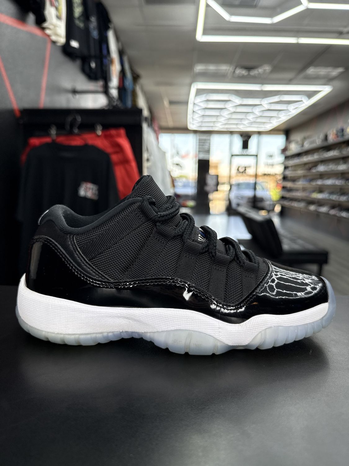 J11 “SPACE JAM”  (SZ 4Y)  USED/OG BOX