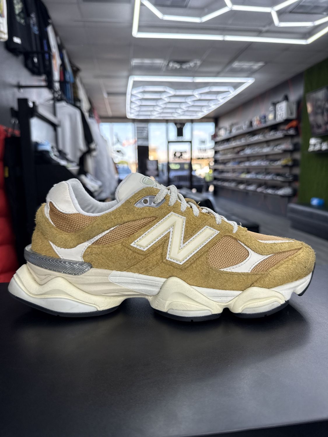 NEW BALANCE 9060 “GREAT PLAINS”  (SZ 10)  USED/OG ALL