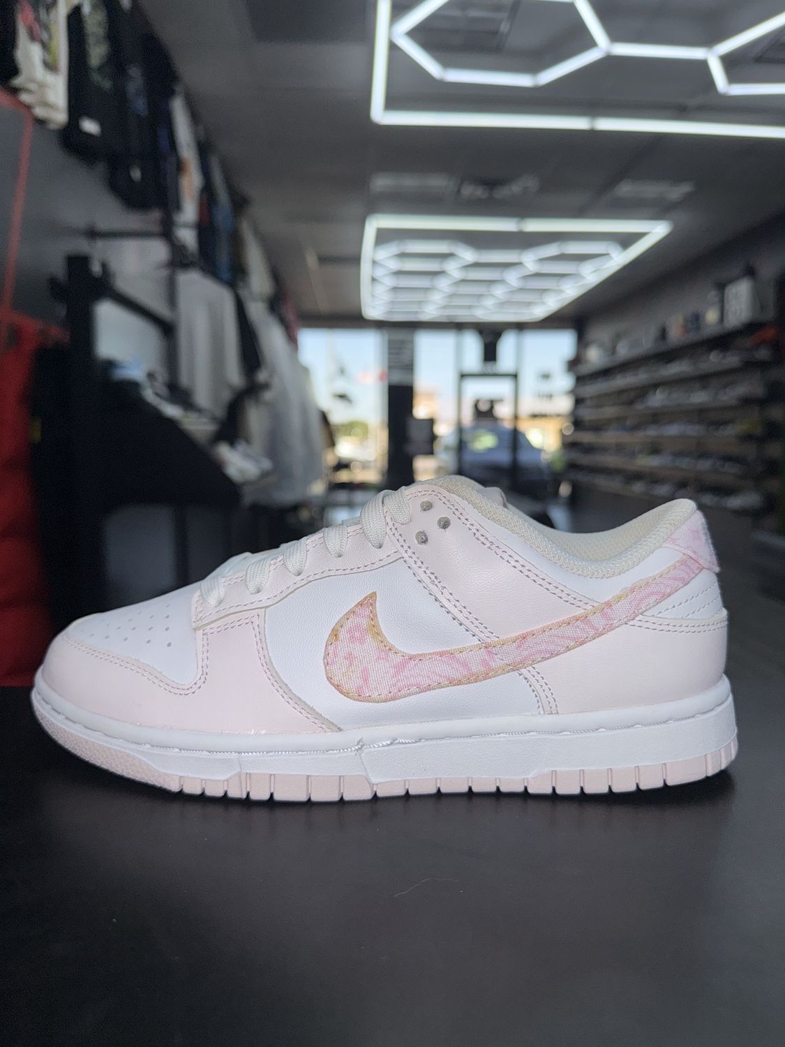 NIKE DUNK “PAISLEY PACK PINK”  (SZ 6.5w 5y)  NEW/OG ALL (FACTORY DEFECT)