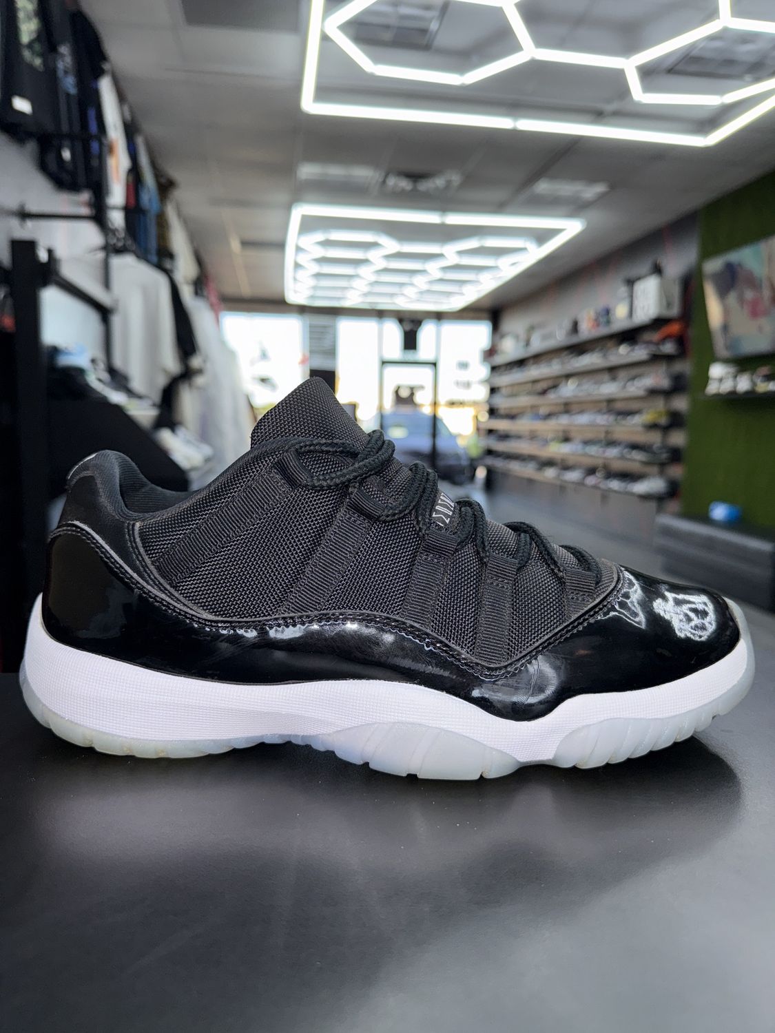 J11 “SPACE JAM”  (SZ 10)  USED/OG BOX