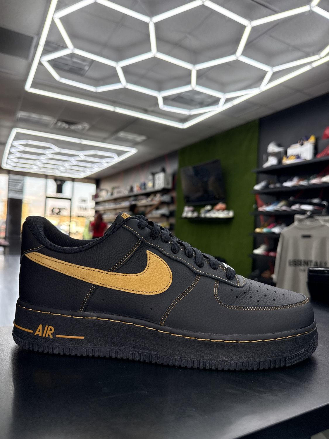 NIKE AF1 “BLK DESERT ORCHE”  (SZ 10) NEW/OG BOX