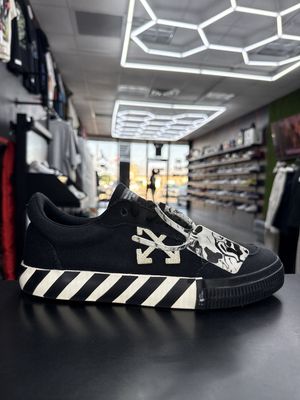 OFF-WHITE VULC LOW “BLK”  (SZ 12)  USED/OG BOX (DAMAGED BOX)