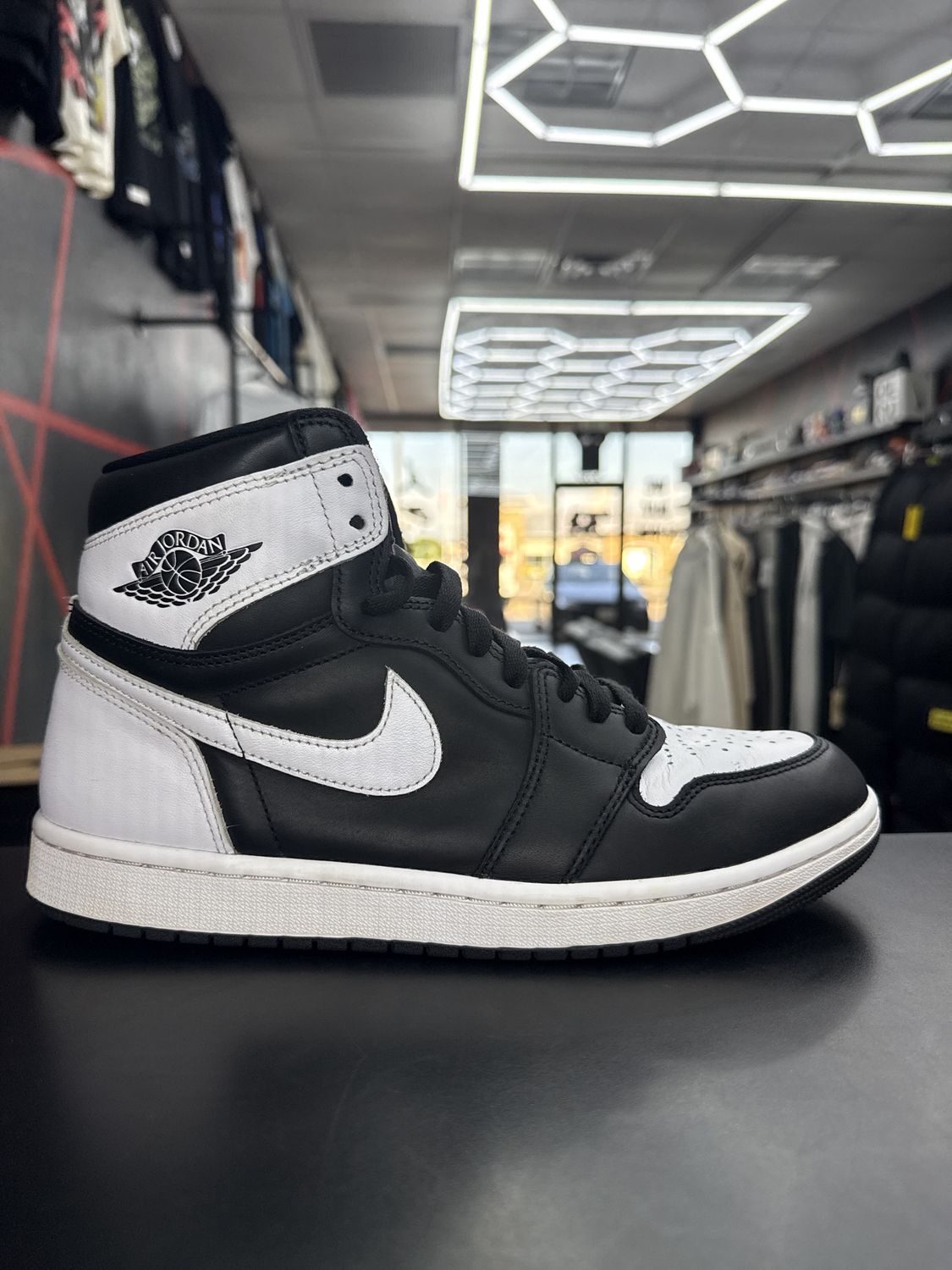 J1 “BLK/WHT”  (SZ 9.5) USED/OG ALL