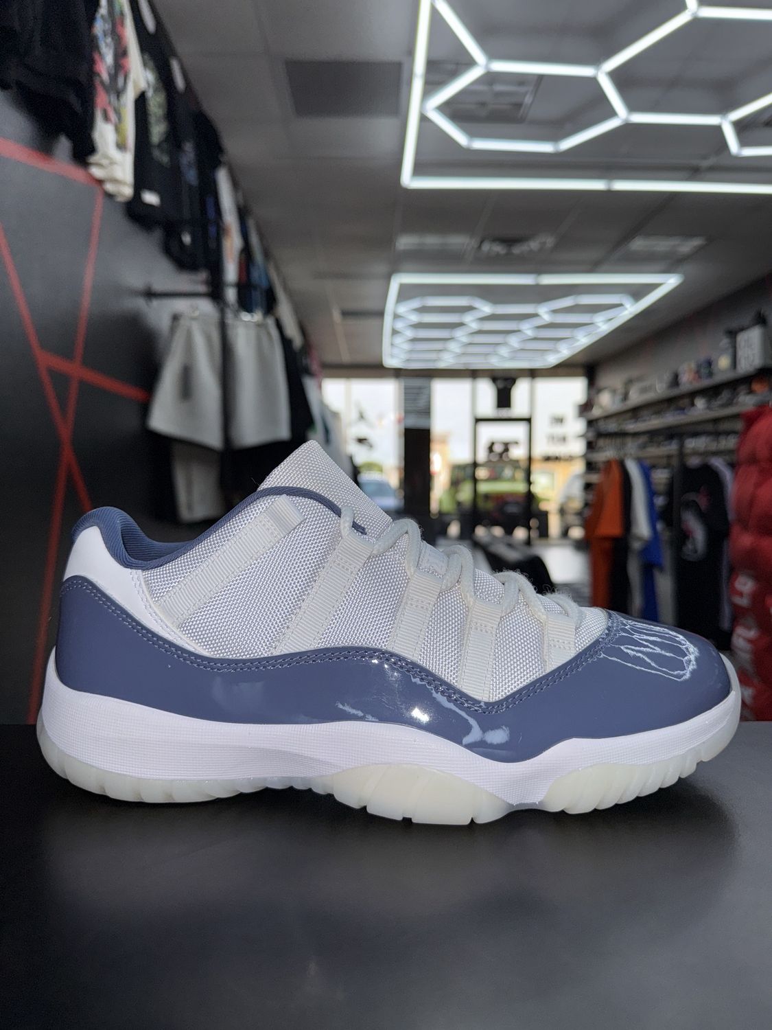 J11 “DIFFUSED BLUE”  (SZ 10)  USED/OG BOX (MISSING LID)