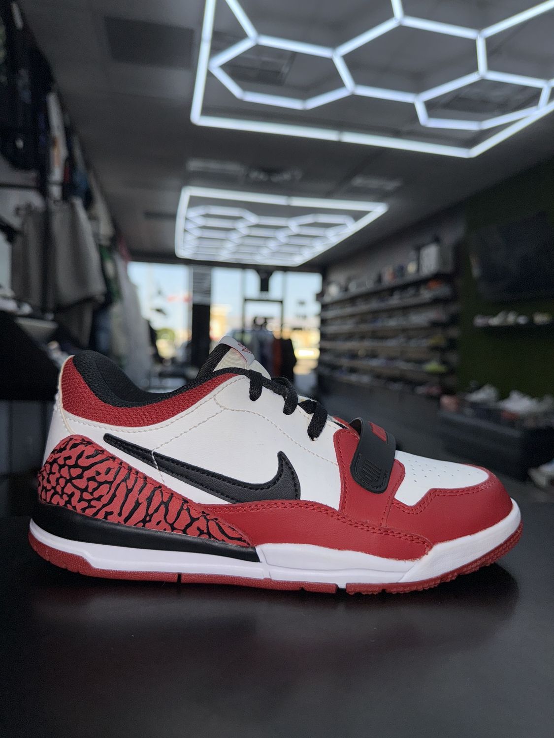 JORDAN LEGACY 312 “CHICAGO”  (SZ 3Y)  USED/NO BOX