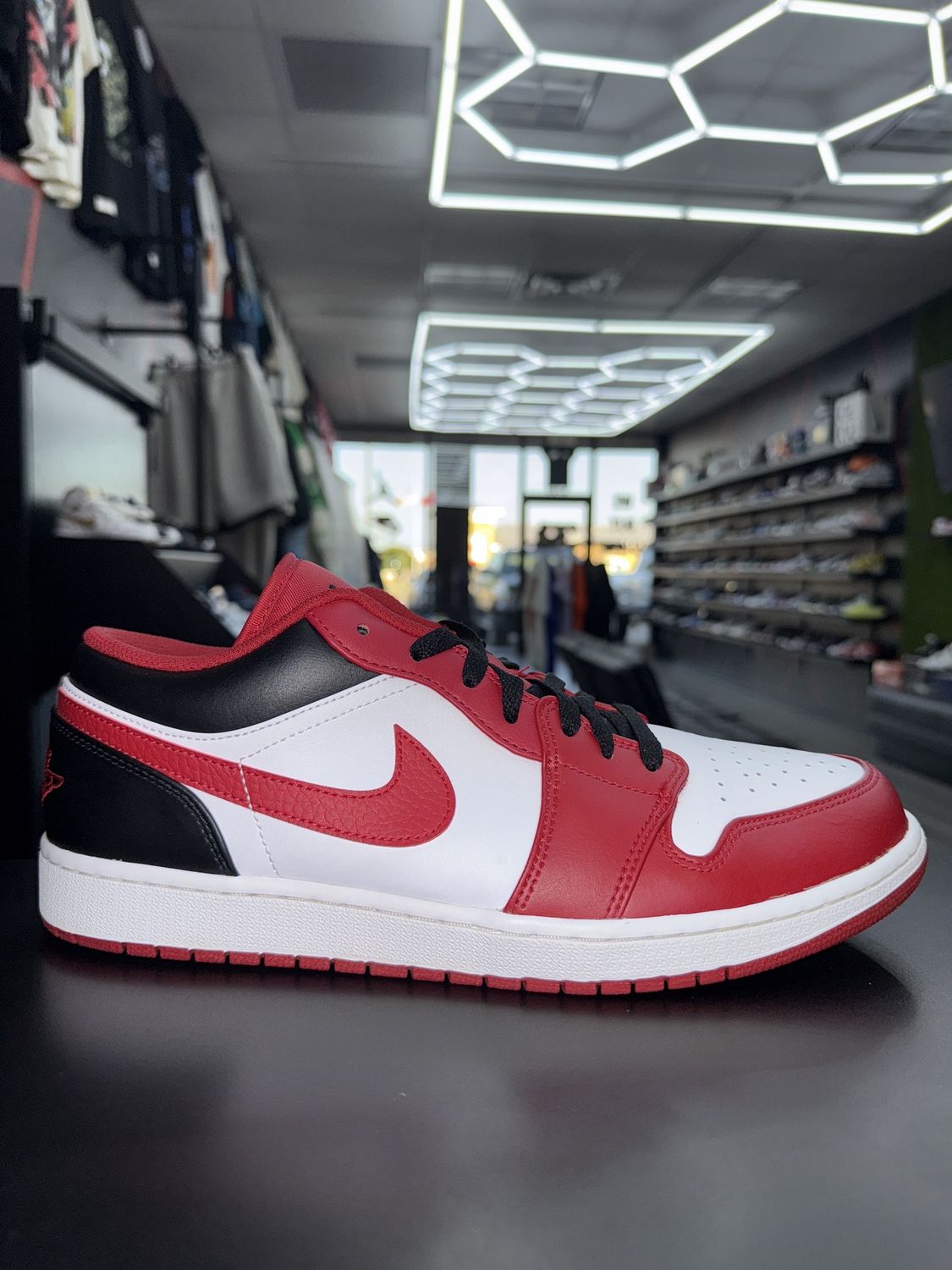J1 LOW “BULLS”  (SZ 12)  USED/NO BOX