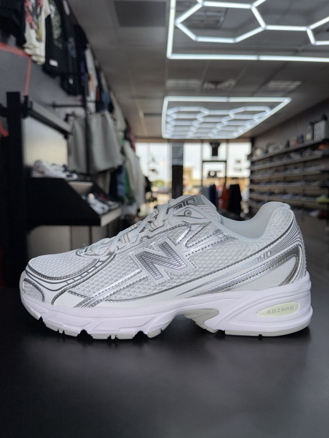 NEW BALANCE 740 “WHT/GREY”  (SZ 7)  NEW/DAMAGED BOX