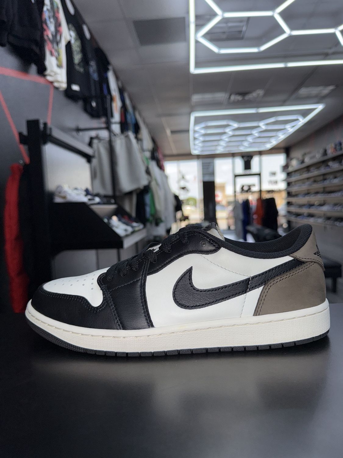 J1 LOW “MOCHA”  (SZ 10.5)  USED/NO BOX