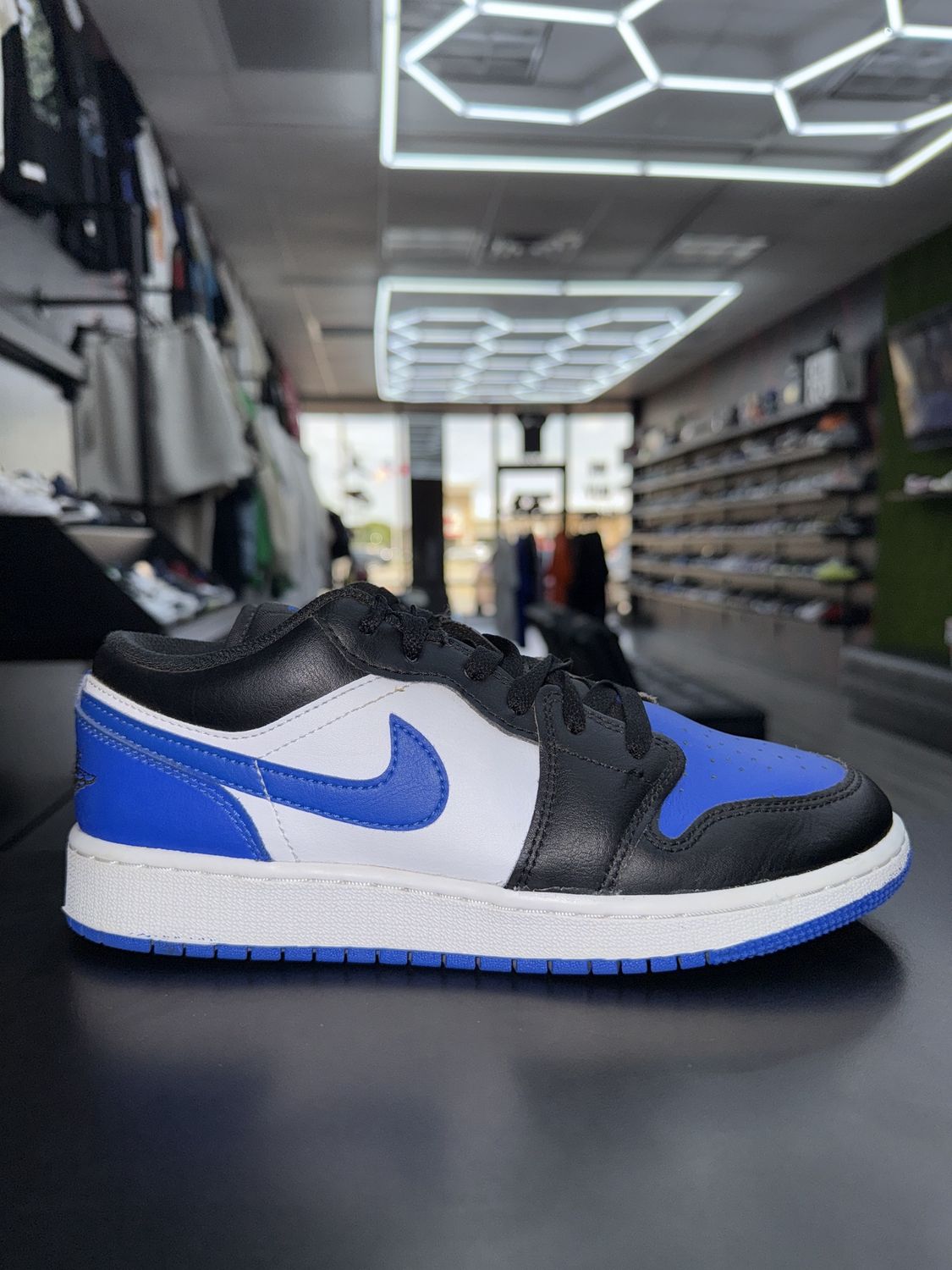 J1 LOW “ALTERNATE ROYAL TOE”  (SZ 6y)  USED/NO BOX
