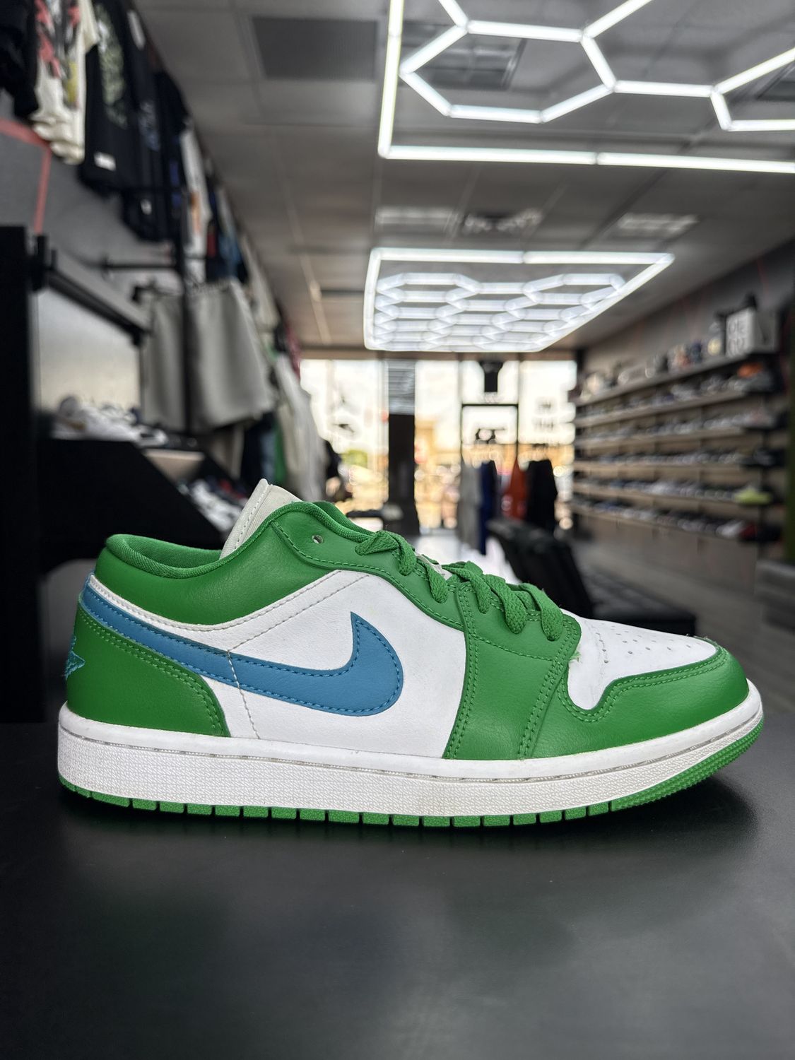 J1 LOW “LUCKY GRN AQUATONE”  (SZ 9w 7.5m)  USED/NO BOX