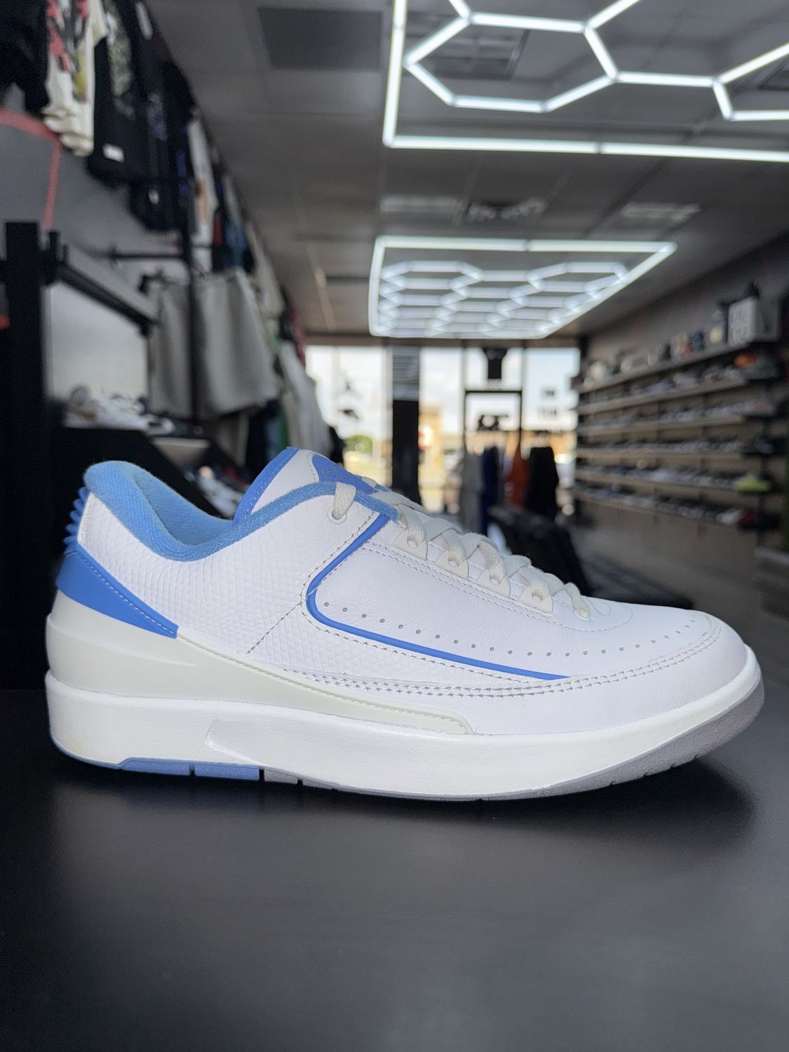 J2 “UNC”  (SZ 10)  USED/OG BOX