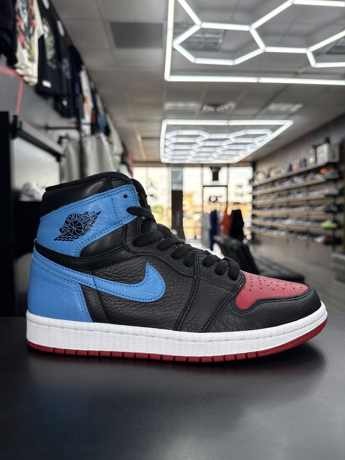 J1 “NC to CHI”  (SZ 8.5w 7m)  USED/OG BOX