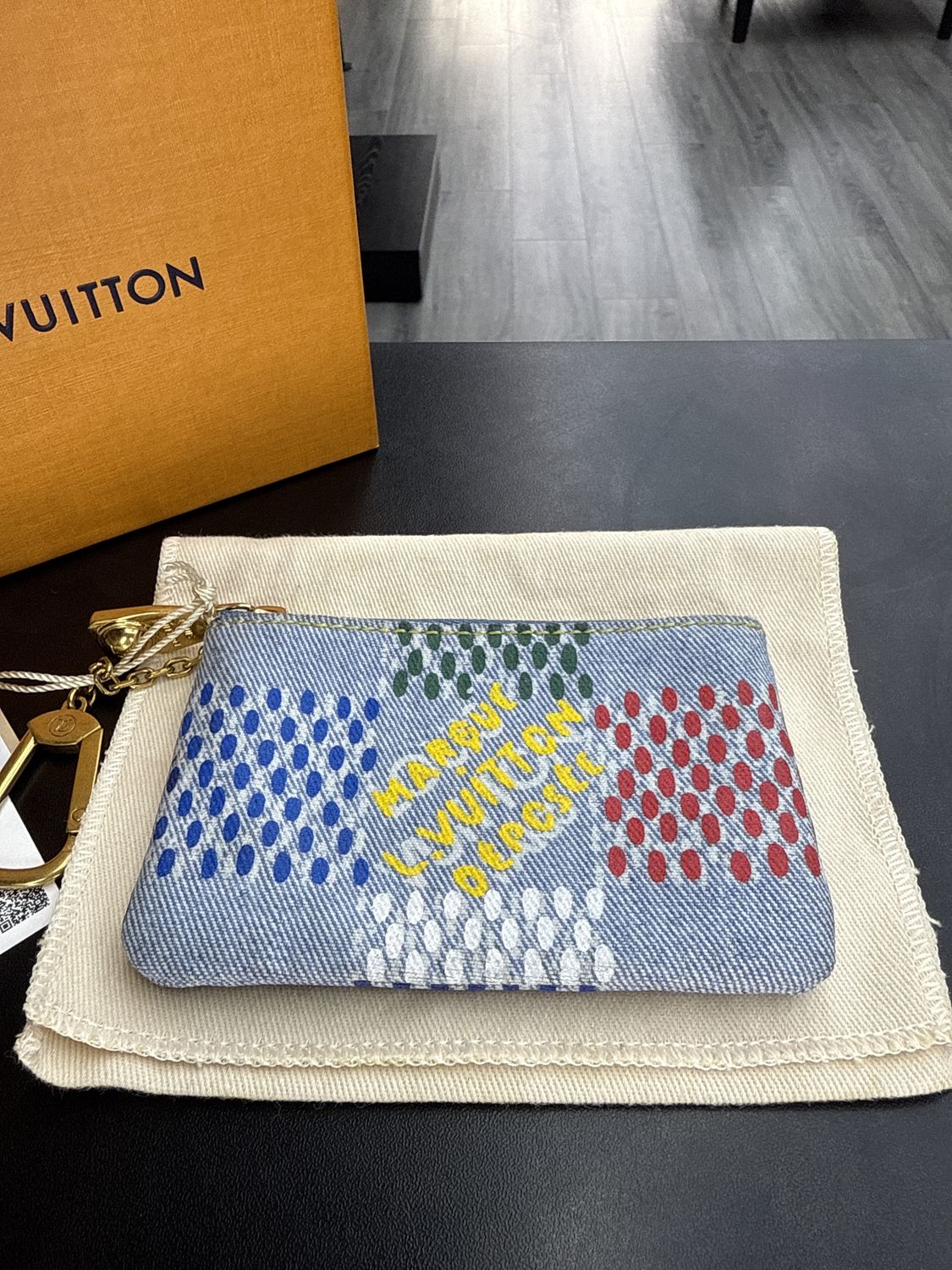 LOUIS VUITTON DAMIER KEY POUCH (BRAND NEW)