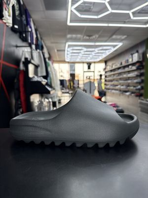 YZY SLIDE “DARK ONYX”  (SZ 8)  NEW/OG ALL