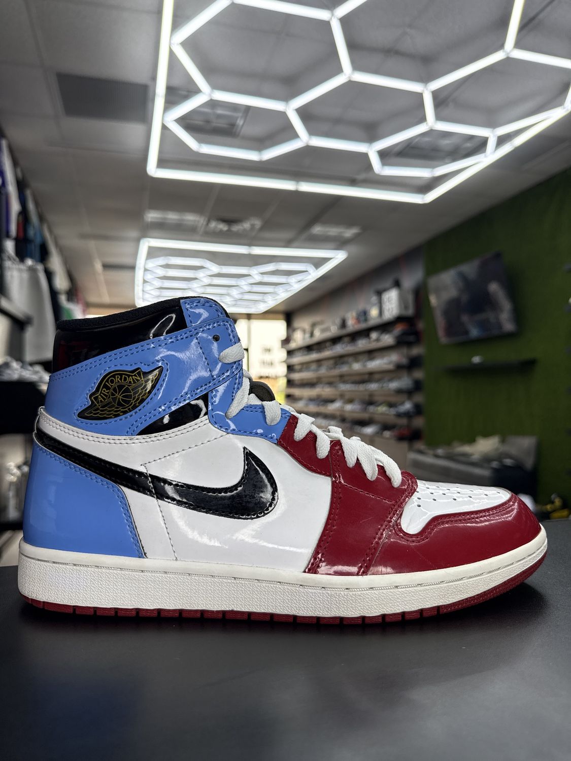 J1 “FEARLESS”  (SZ 10)  USED/OG BOX