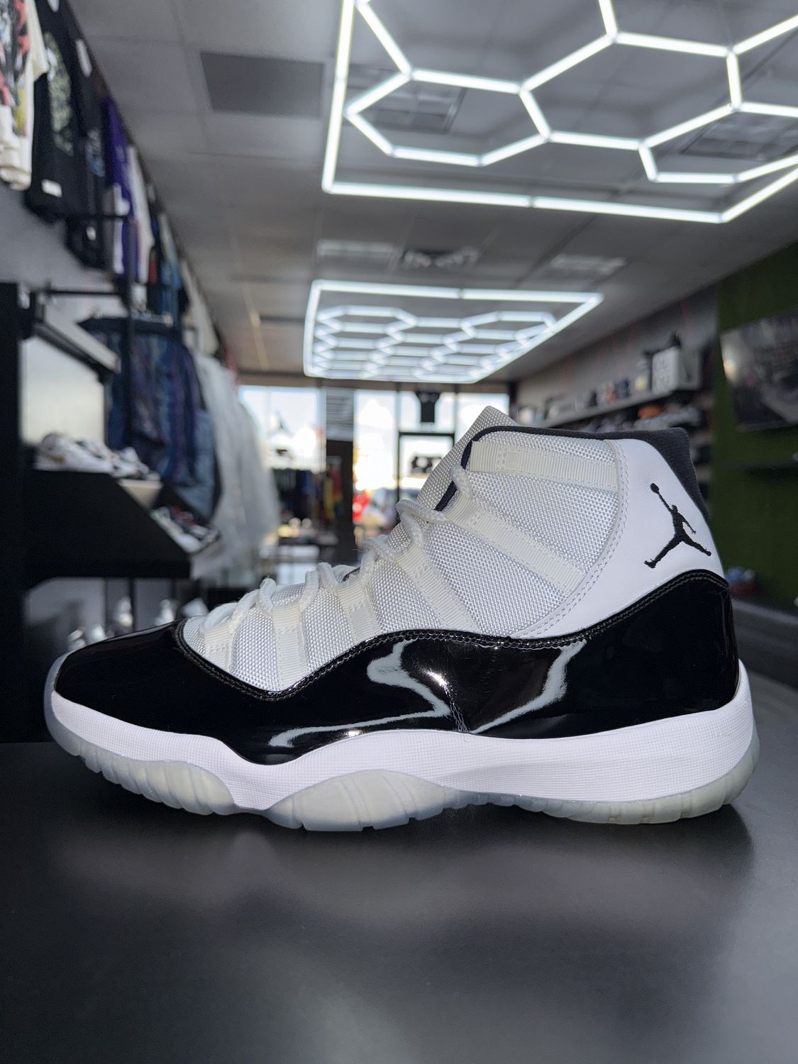 J11 “CONCORD”  (SZ 12)  USED/OG BOX