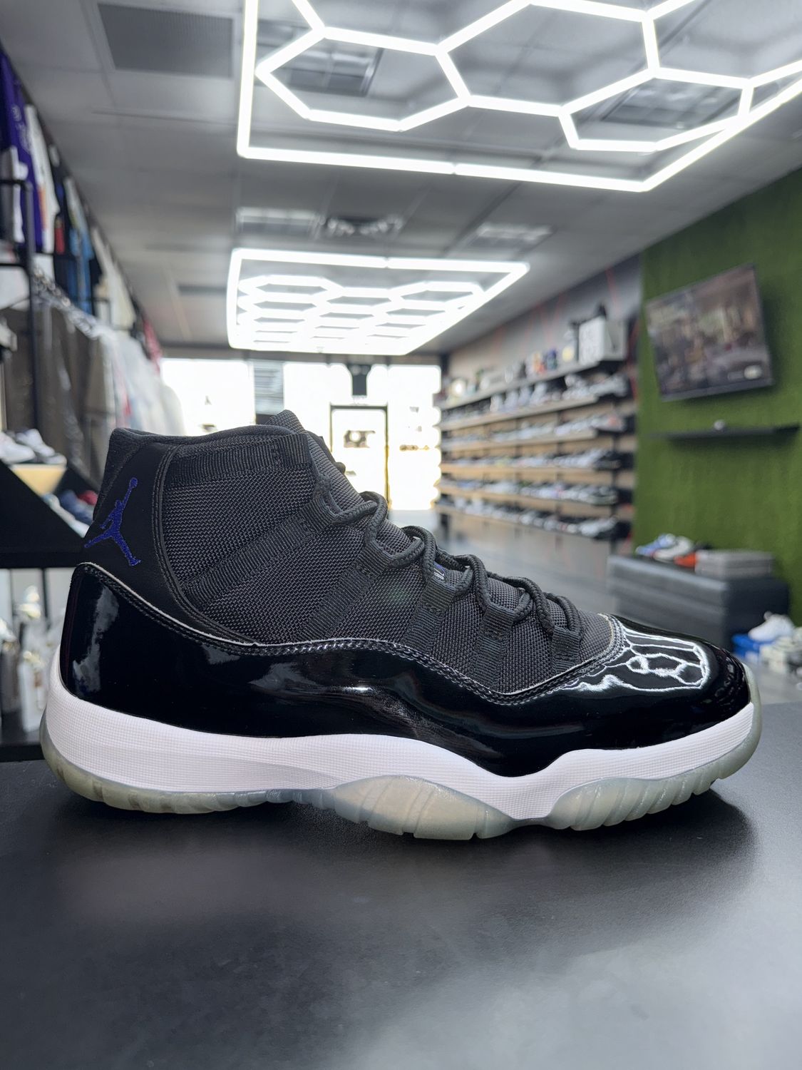 J11 “SPACE JAM”  (SZ 12)  USED/OG ALL