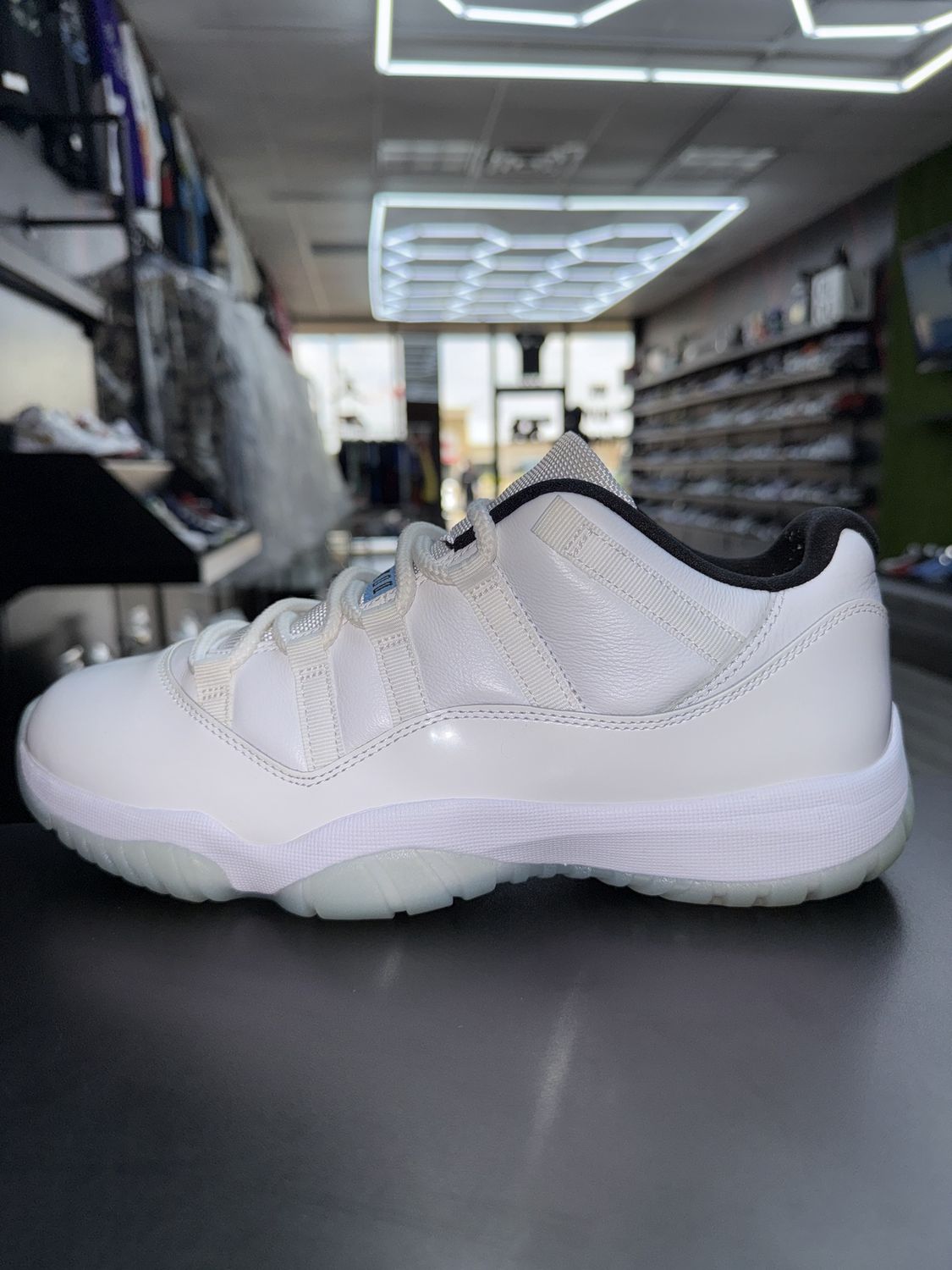 J11 “LEGEND BLUE”  (SZ 10)  USED/OG BOX