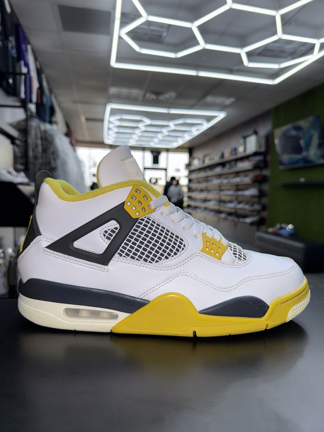 J4 “VIVID SULFUR” (SZ 12w 10.5m)  USED/OG BOX