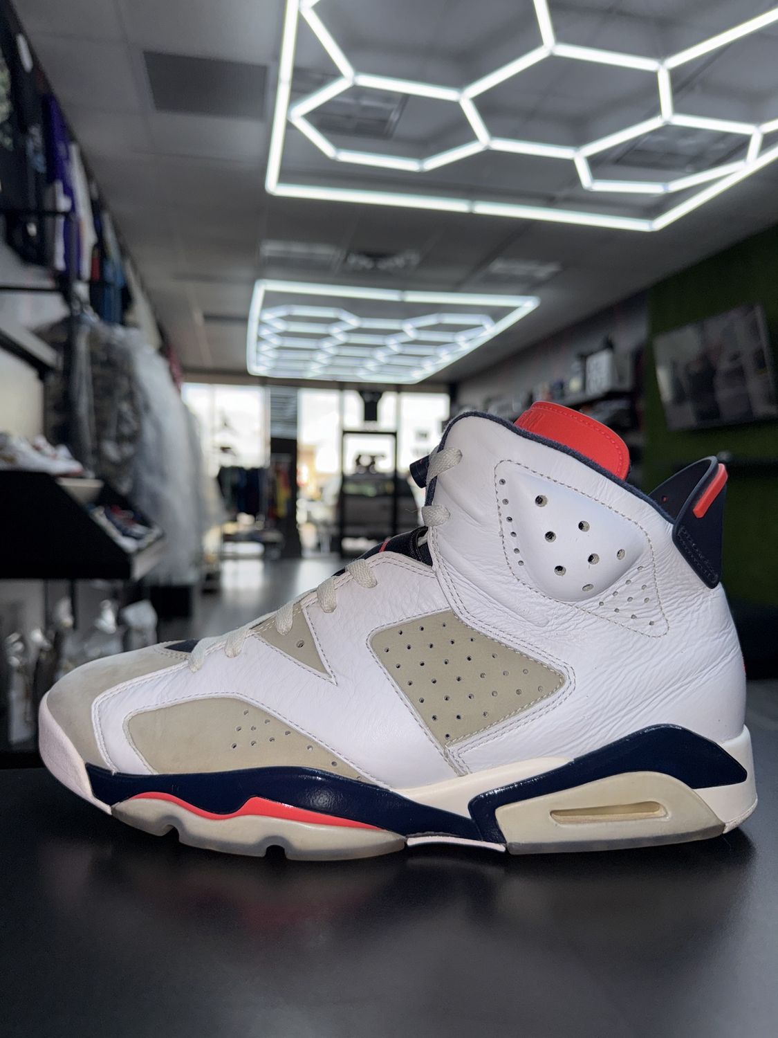 J6 “TINKER”  (SZ 11)  USED/NO BOX