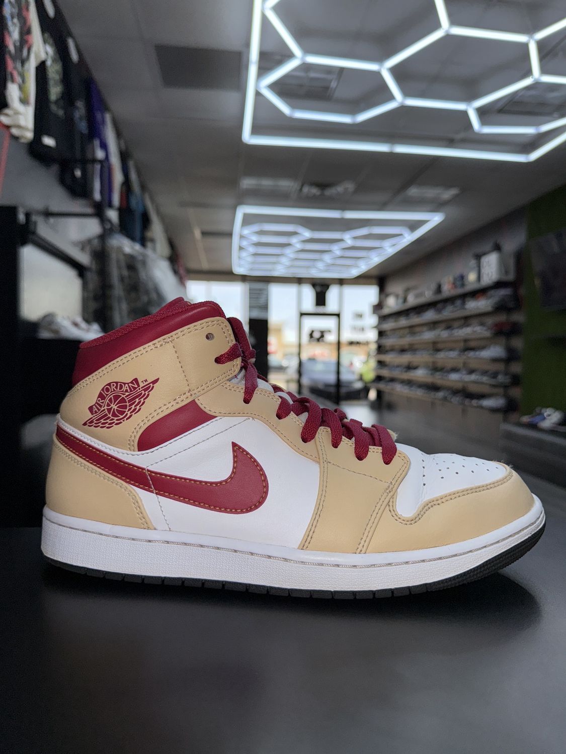 J1 MID “CURRY CARDINAL”  (SZ 11)  USED/NO BOX