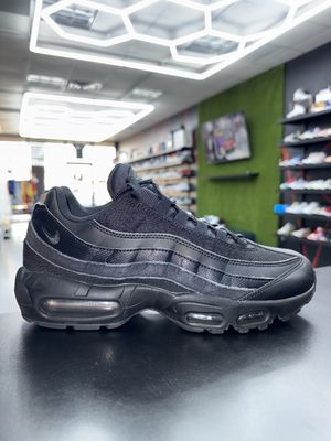 NIKE AIR MAX 95 “BLK”  (SZ 9)  USED/NO BOX