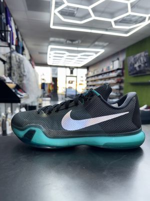 NIKE KOBE 10 “RADIANT EMERALD”  (SZ 9)  USED/NO BOX
