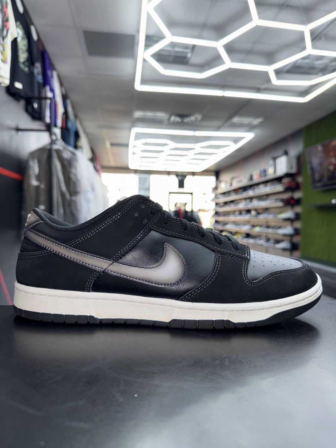 NIKE DUNK “AIRBRUSH SWOOSH BLK”  (SZ 11.5)  USED/OG BOX