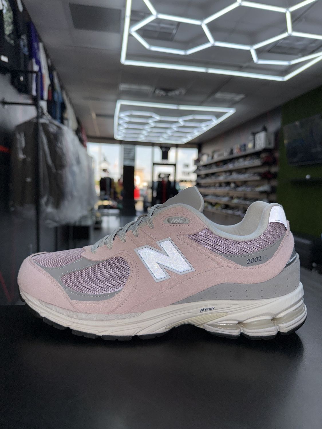 NEW BALANCE 2002r  “ORB PINK”  (SZ 12)  USED/NO BOX