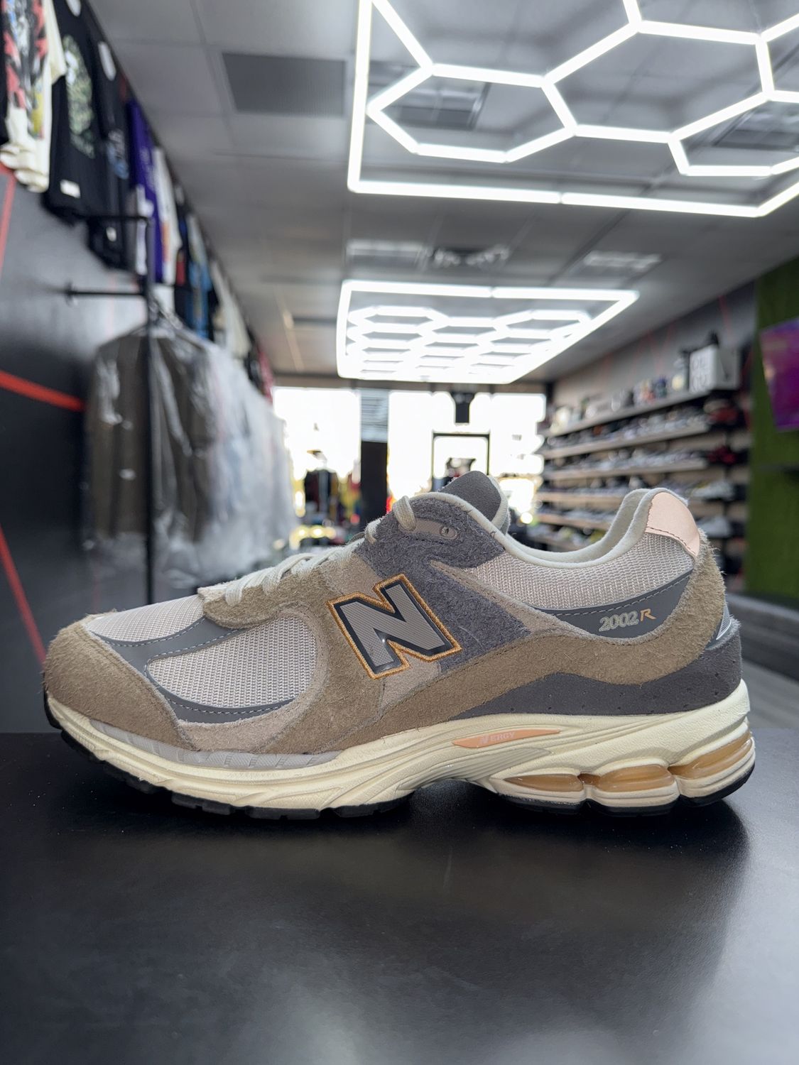 NEW BALANCE 2002r “MUSHROOM HAZY PEACH”  (SZ11.5)  USED/NO BOX