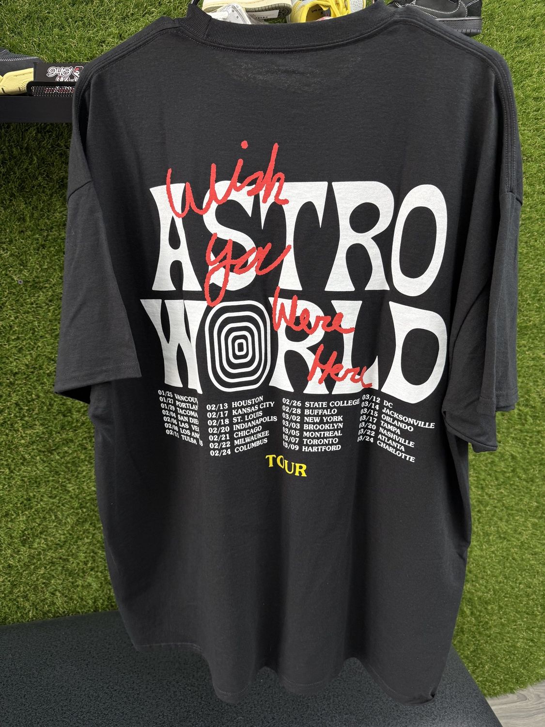 ASTRO WORLD TEE “WISH YOU WERE HERE TOUR”  (MEDIUM)  NEW