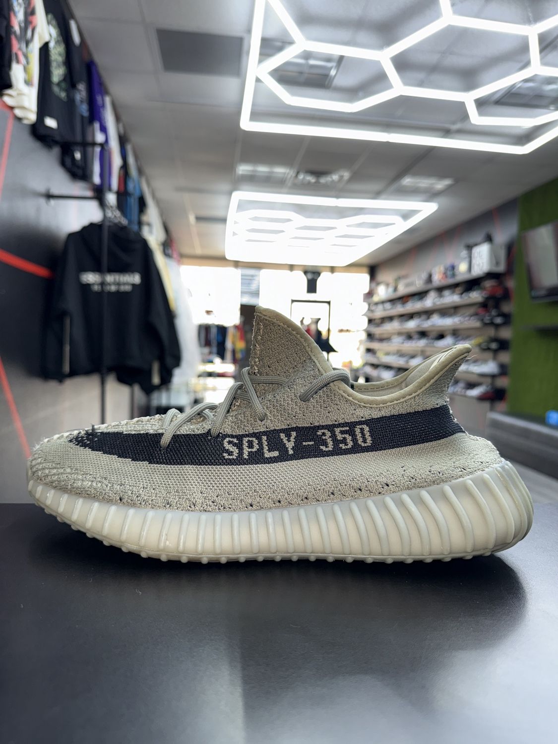 YZY 350 V2 “GRANITE”  (SZ 11)  USED/OG BOX