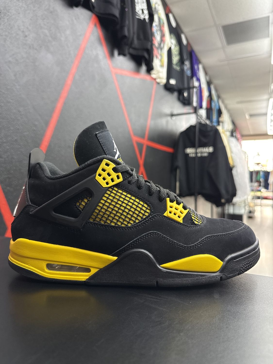 J4 “YLW THUNDER”  (SZ 11)  USED/OG BOX