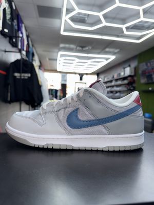 NIKE DUNK “SILVER SURFER”  (SZ 8.5)  NEW/OG ALL (DAMAGED BOX)