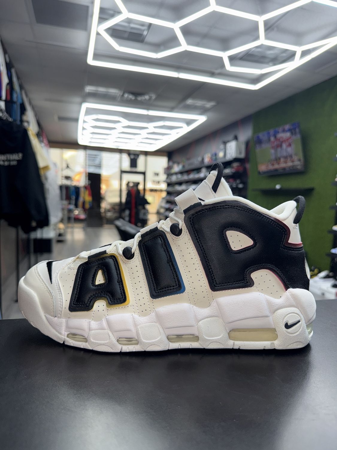 NIKE UPTEMPO “TRADING CARDS”  (SZ 12)  NEW/OG ALL