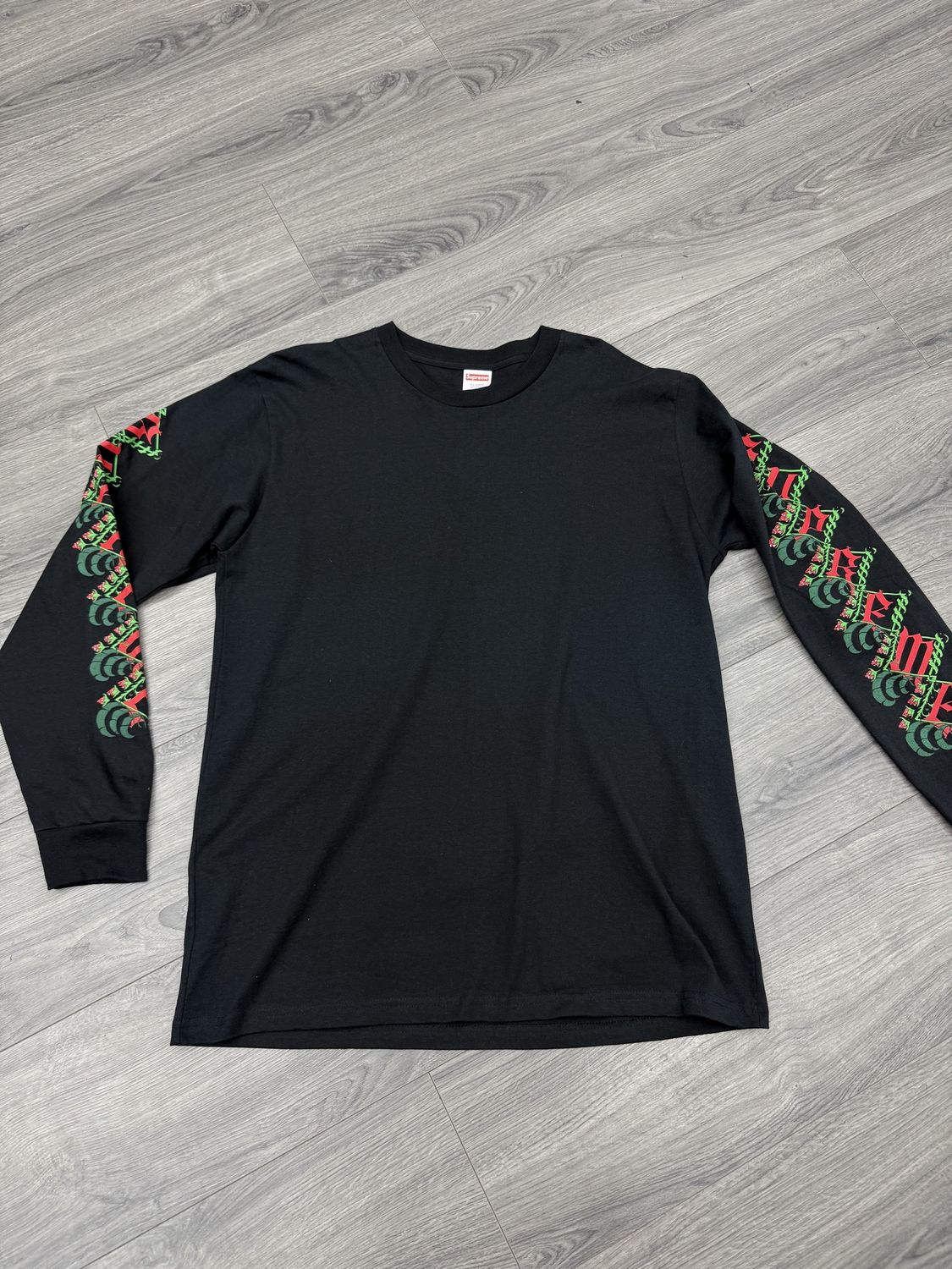 SUPREME LONG-SLEEVE “BLK/STRAWBERRY”  (LARGE)  PRE-ONWED
