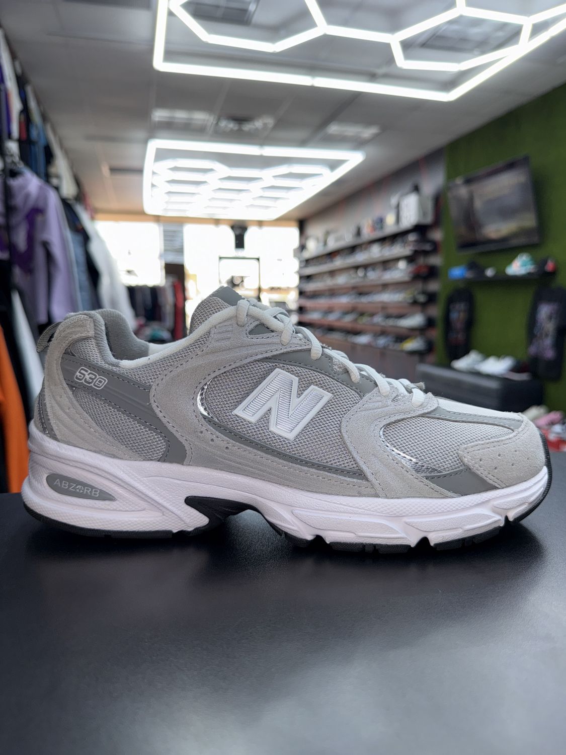 NEW BALANCE 530 “GREY”  (SZ 7.5)  USED/OG ALL