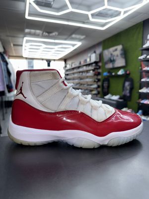 J11 “CHERRY”  (SZ 8)  USED/OG BOX