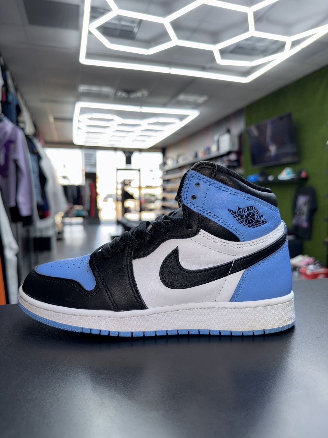 J1 “UNC”  (SZ 5y)  USED/OG BOX