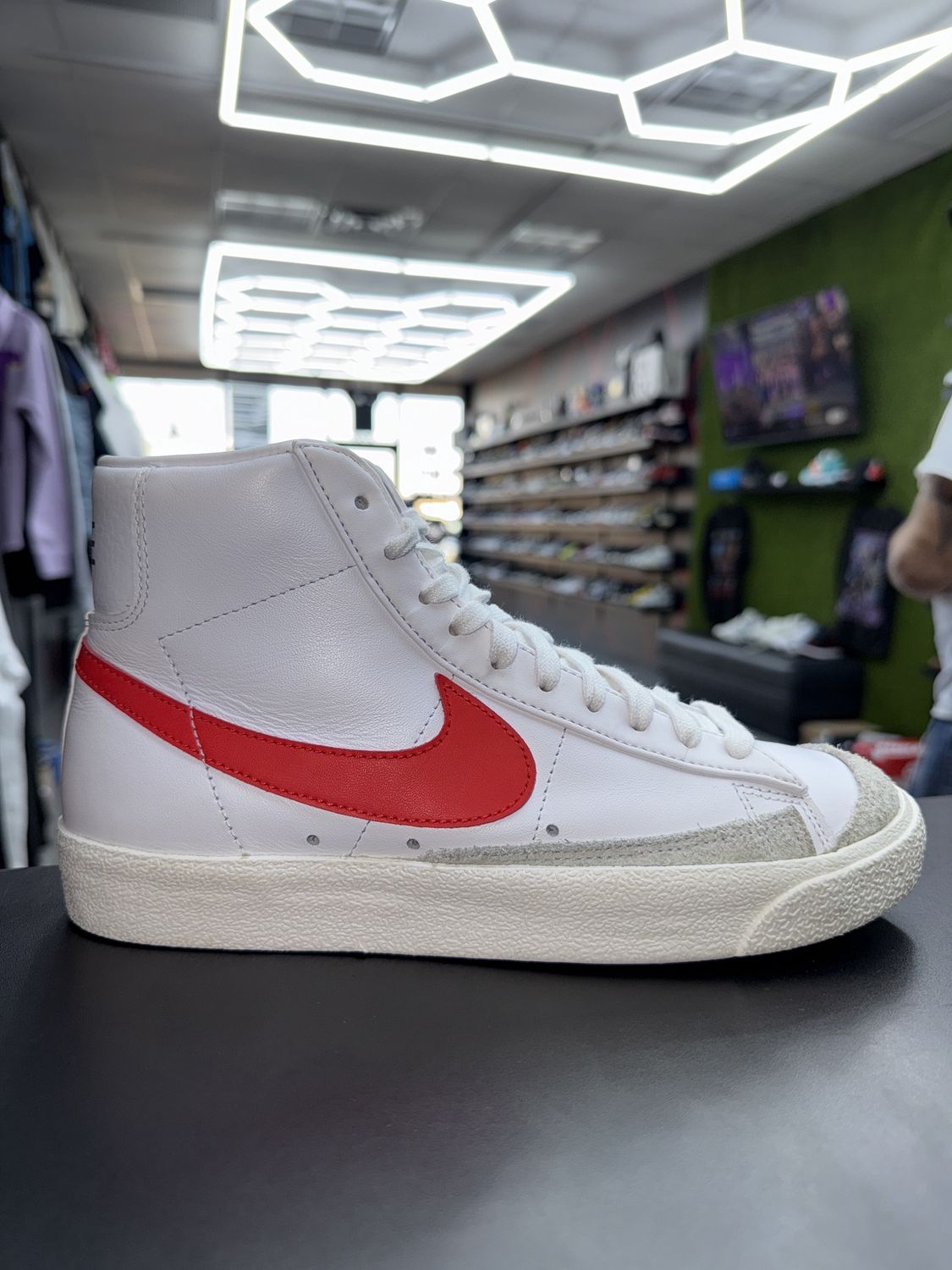 NIKE BLAZER “WHT/RED/BLUE”  (SZ 7)  USED/NO BOX