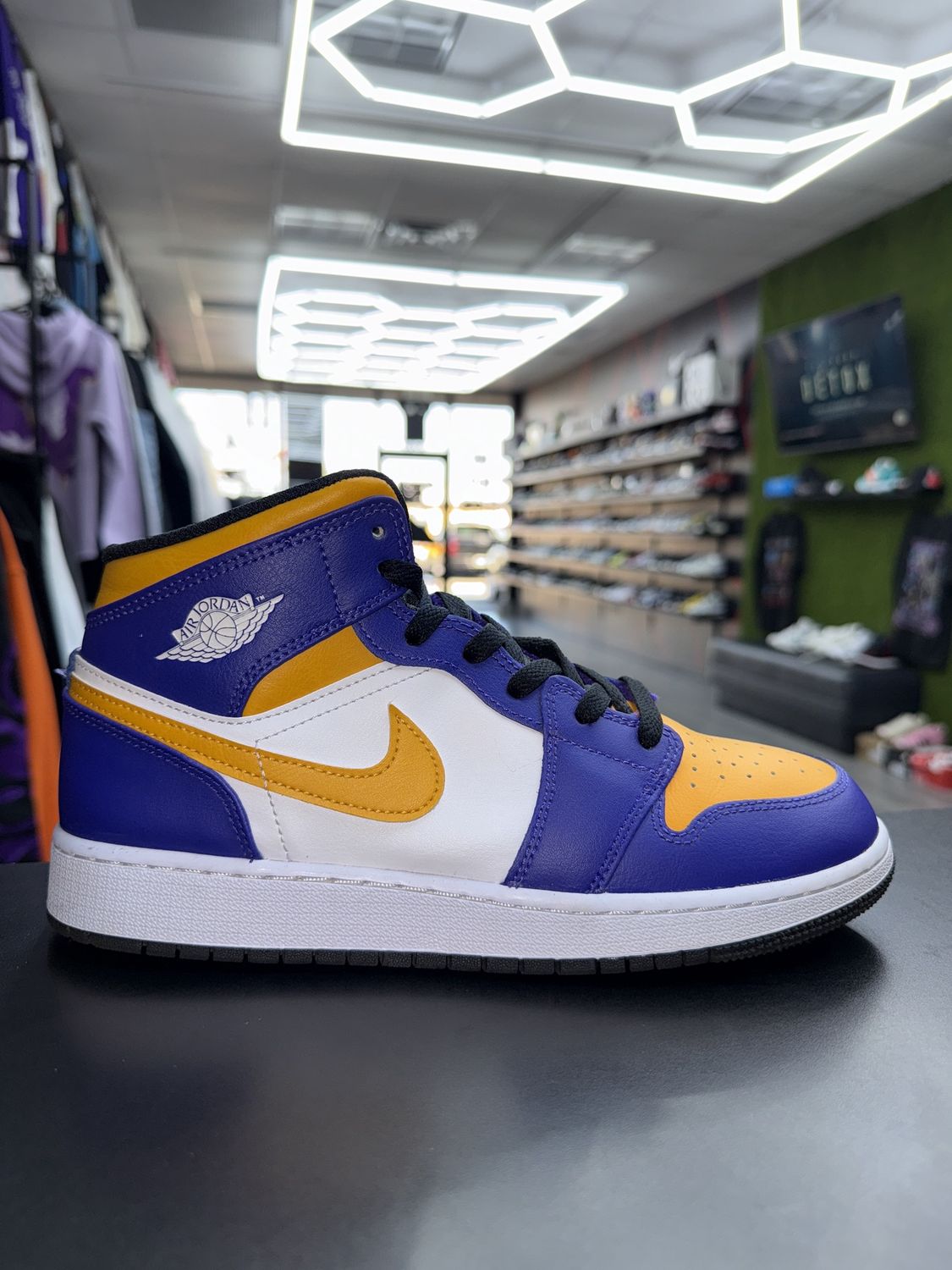 J1 MID “LAKERS”  (SZ 7Y)  USED/NO BOX