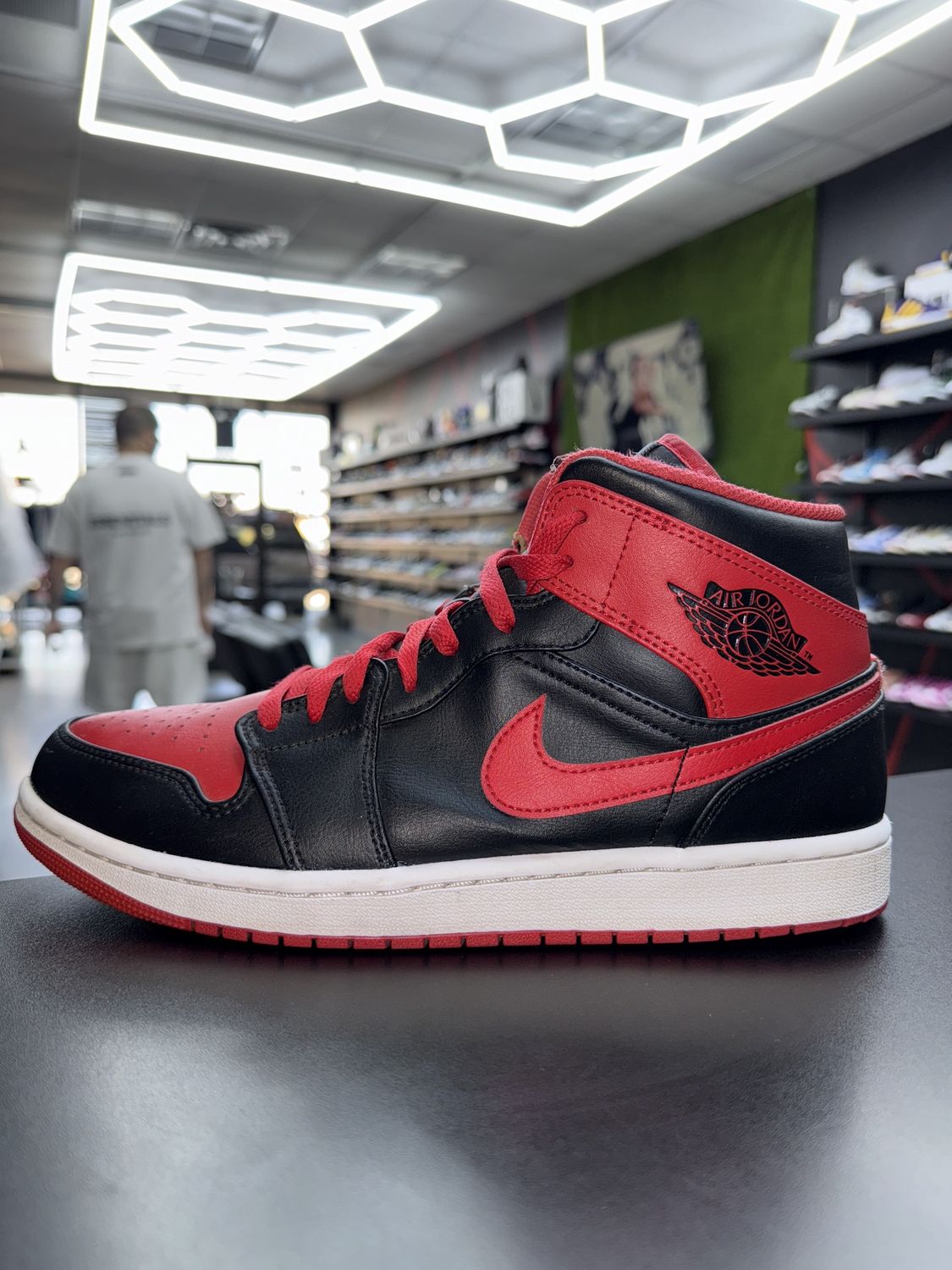 J1 MID “ALTERNATE BRED”  (SZ 10.5)  USED/NO BOX