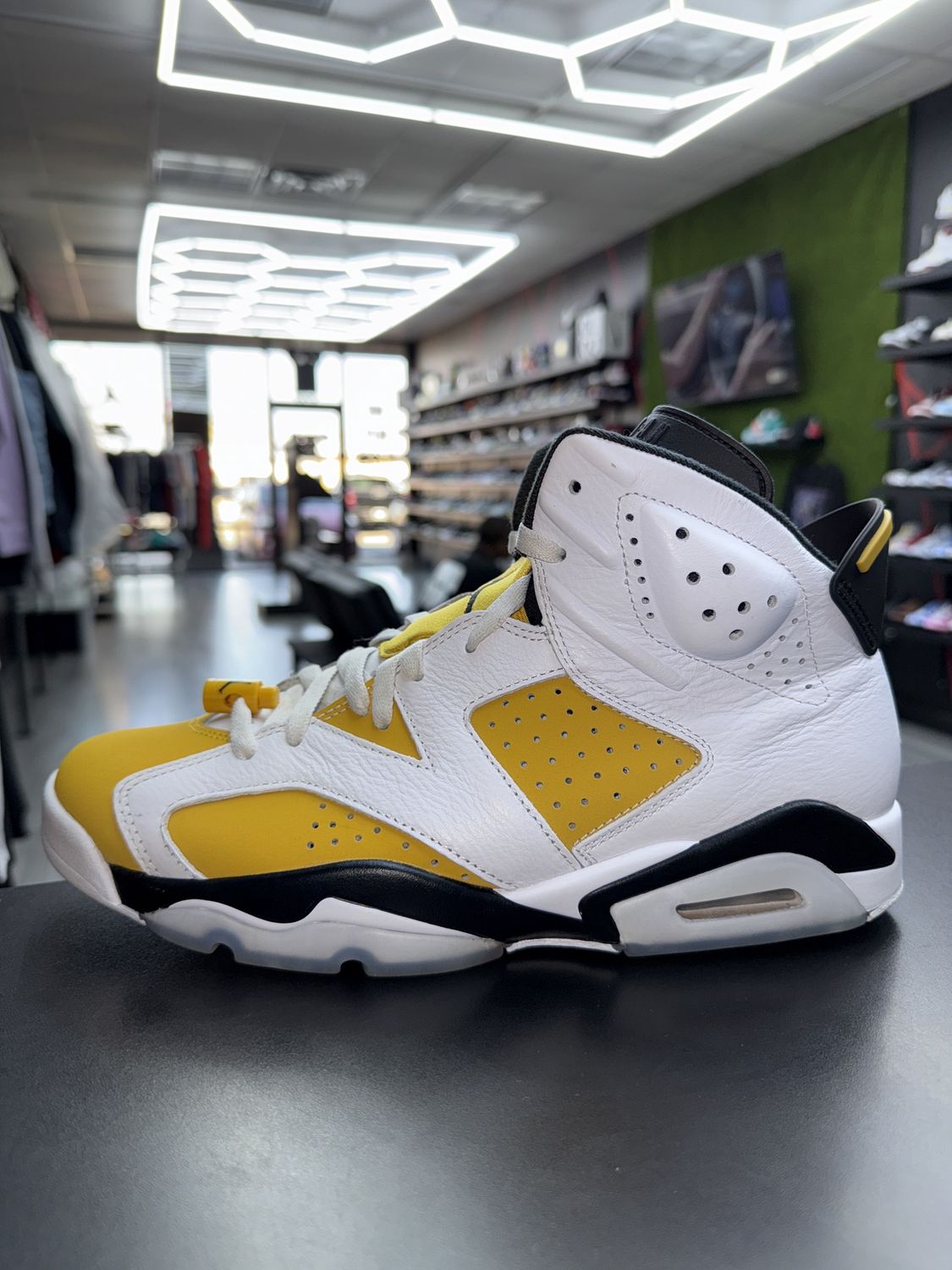 J6 “YLW ORCHE”  (SZ 11)  USED/NO BOX