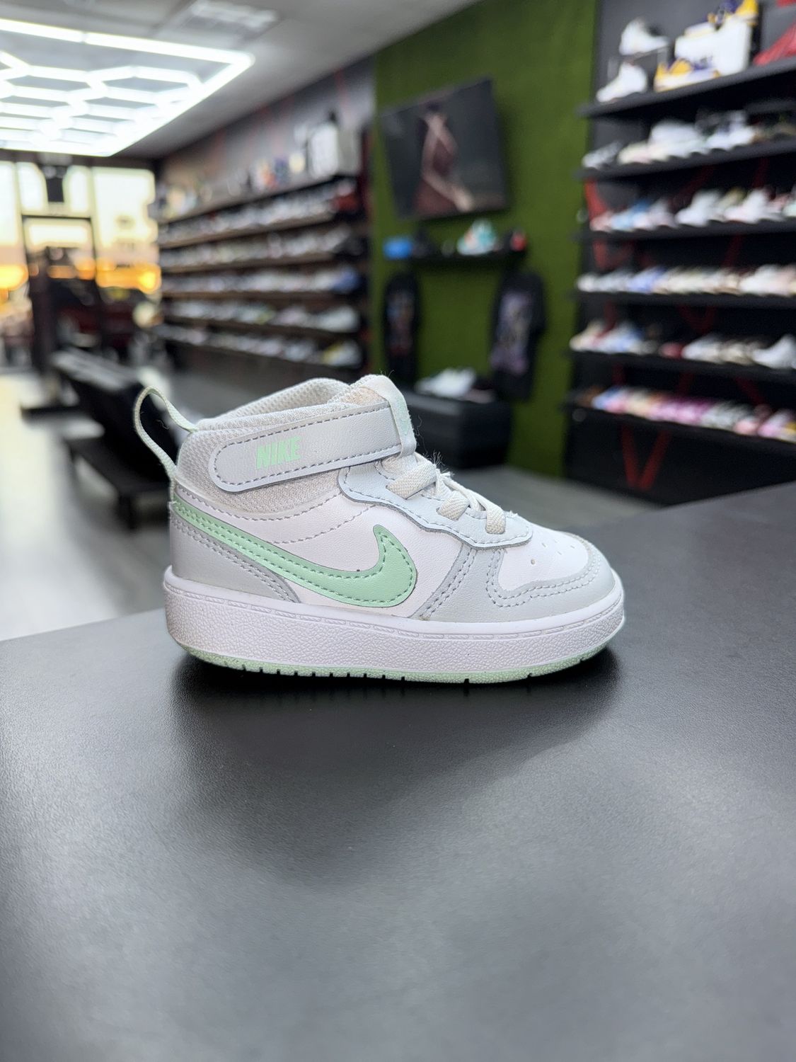 NIKE “TEAL/WHT”  (SZ 5c)  USED/NO BOX